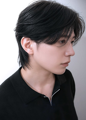 メンズセンターパートウルフニュアンスパーマ緩め