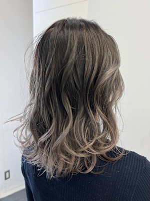 ライトベージュ