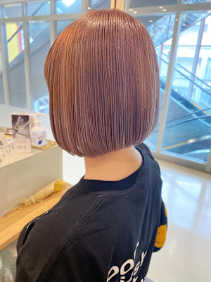 ぱつっとボブ×ピンクベージュ