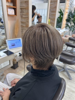 20代30代透明感暗髪アッシュブルーグレージュ丸みボブ