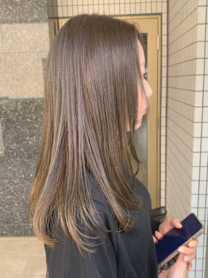 セミロングレイヤー/オリーブベージュ/イルミナ