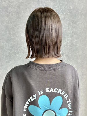 切りっぱなしボブ/地毛風ストレート/透明感カラー