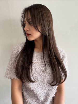 ロングレイヤーとグレージュカラー