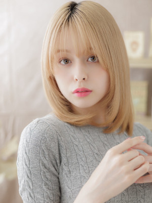 垢抜けハイトーンカラー小顔ウルフレイヤー　ホワイトブロンド