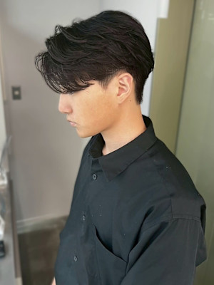 カルマパーマ 韓国ヘア ツーブロック センターパート 20代