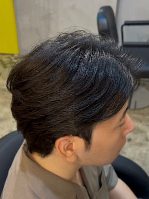 メンズツーブロックフェザーマッシュカット曲がる縮毛矯正