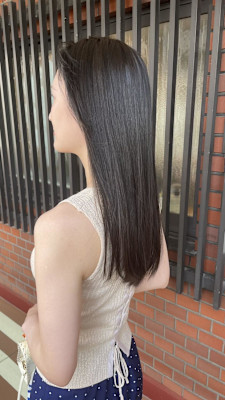 透明感オリーブベージュ