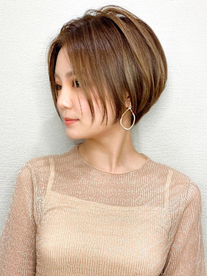30代40代に人気の大人かわいい前髪ありのくびれショート