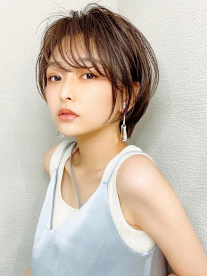 30代40代に人気の大人かわいい前髪ありのくびれショート