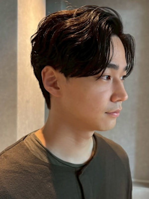 カルマパーマ 韓国ヘア センターパート アップバング 20代