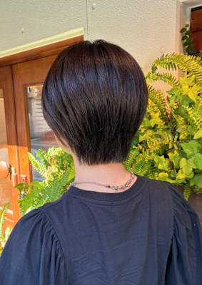 シルエット美で魅せる、まとまりショートヘア