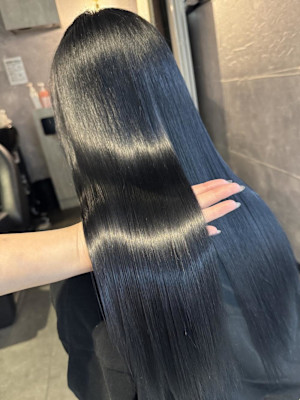 《鈴木茉奈》ブルーブラック/ブリーチ履歴/艶髪/大宮