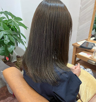 オリーブベージュカラー