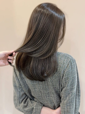 オリーブグレージュカラー 透明感カラー レイヤーカット