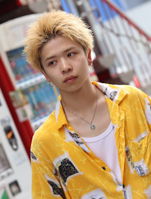 メンズショート　ハイトーンショート　アップバング