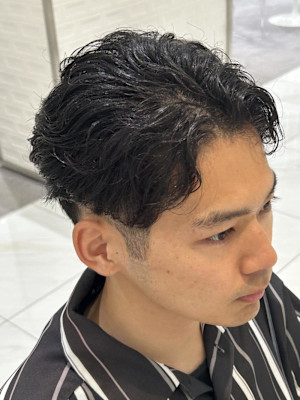 くせ毛活かしフェザーショート