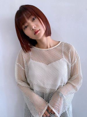 赤髪パツっとボブ