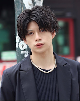 メンズセンターパート　ツイストスパイラル　メンズヘア