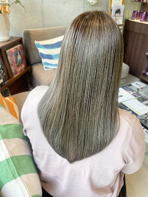 艶オリーブグレージュカラー