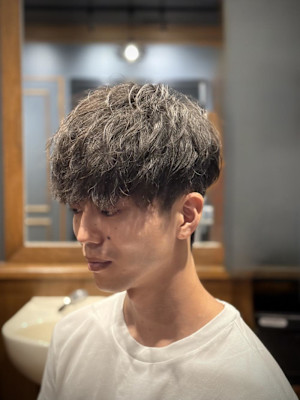 メンズ　ツイスト　刈り上げ　マッシュ