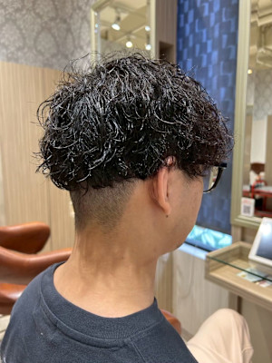 ツーブロック×くるくるパーマ