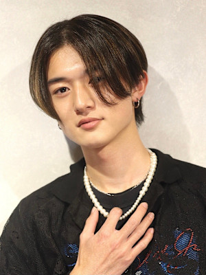 センターパート　ウルフ　ナチュラル　毛流れセンターパート　