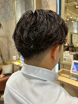 ツーブロック×大人センターパート