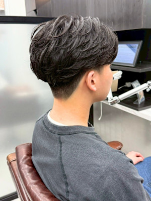 フェザーパーマ　センターパート　10代　20代　黒髪