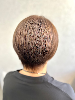 上品白髪ぼかしショート