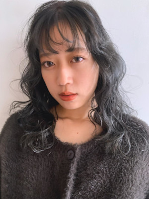 ウェーブヘア/透け感カラー