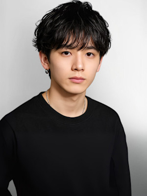 【feliceMICHI 別曽 遥也】緩めパーマ 黒髪 束感