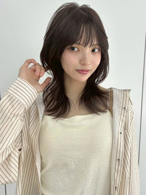 外ハネでこなれミディ