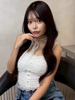 黒髪で魅せる韓国風ロング