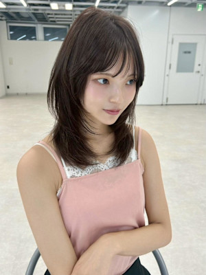 小顔効果◎丸みセミディ