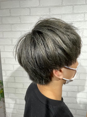 30代40代ブリーチカラー◎ハンサムショート×グレージュ