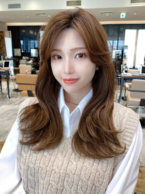 大人かわいいくびれヘアセミロング × ミルクティーベージュ