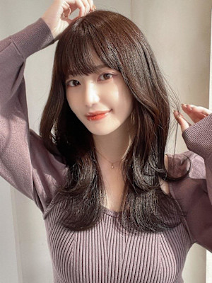 暗髪でも出せるこなれ感フェイスレイヤー×ナチュラルセミロング