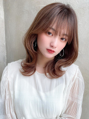 大人かわいいくびれヘアセミロング × ミルクティーベージュ