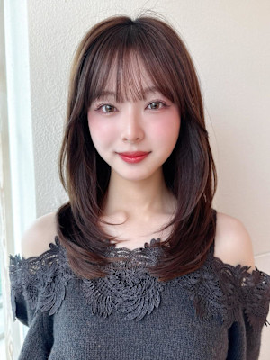 暗髪でも出せるこなれ感フェイスレイヤー×ナチュラルセミロング