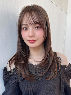 暗髪でも出せるこなれ感フェイスレイヤー×ナチュラルセミロング