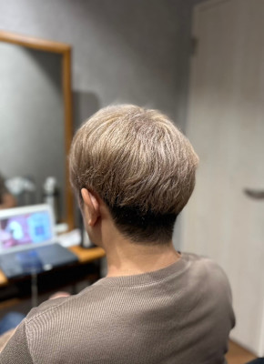 20代30代ブリーチカラー×ミルクティーベージュ