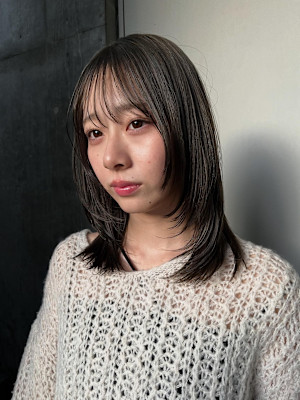 オリーブベージュ