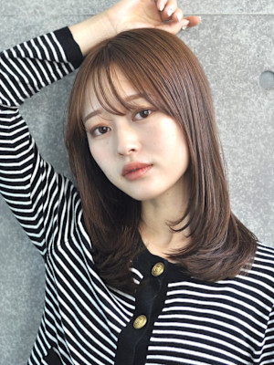 ミディアム×顔回りレイヤー