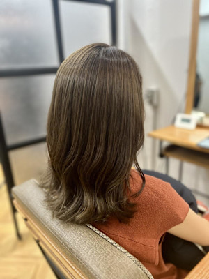 透明感ベージュ