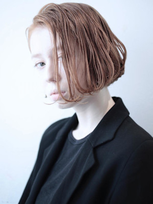 くびれヘアアプリコットオレンジ夏ハイライトカラー丸型卵型ボブ