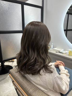 オリーブグレージュ