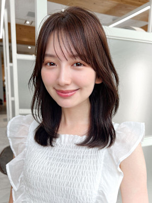 大人かわいいくびれヘアセミロング × ミルクティーベージュ