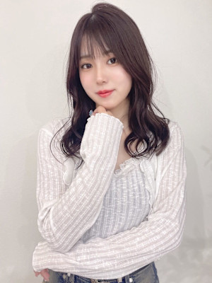 アッシュブラウン くびれヘア 韓国風巻き 透明感カラー 