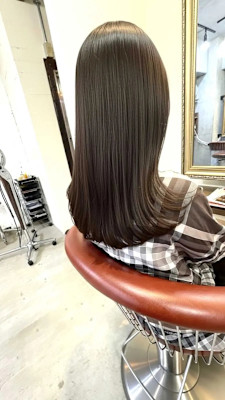 王道のツヤ髪ストレートヘア