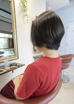 大人の前下がりボブ